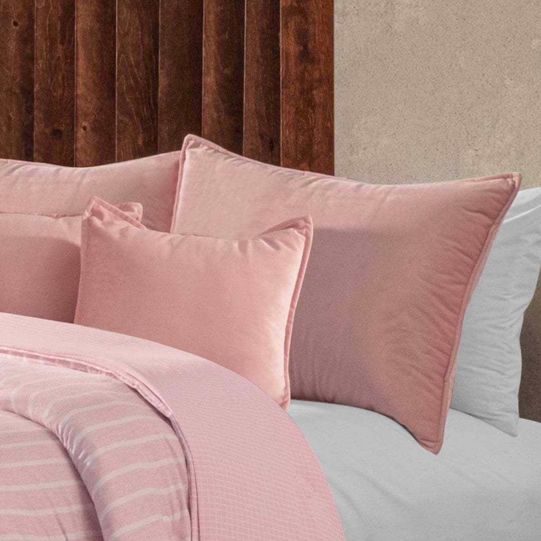 Hermosa Fundas de Almohada Ensueño Rosa que combina perfecto con entornos coloridos y&nbsp; da un toque de elegancia a tus espacios.